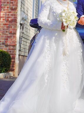 Women wedding dress for modest/ hijabi with veil for size 20